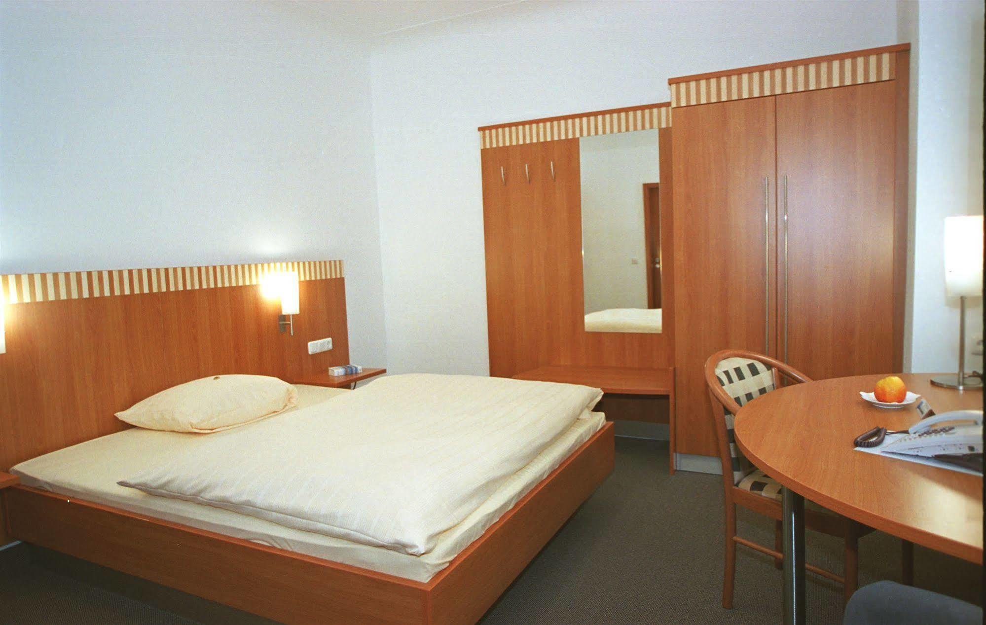 Parkhotel Schillerhain Kirchheimbolanden Exteriér fotografie